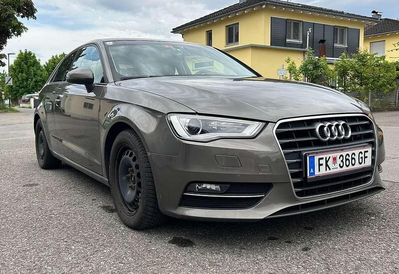 Grau Gebraucht 2013 Audi A3 Ambition Limousine | € 7.499 (Guter Preis) - Bild 1/4