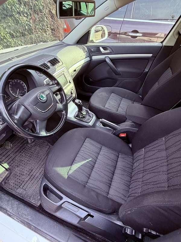 Gebraucht Skoda Octavia Ambition 105 PS (77 kW) 2013 Kombi