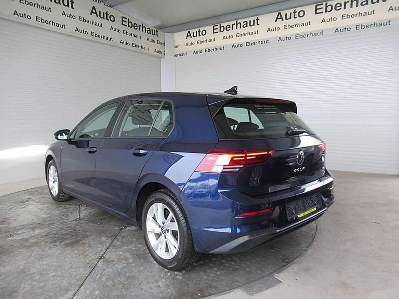 Gebraucht VW Golf VIII Life 116 PS (85 kW) 2022 Blau Limousine