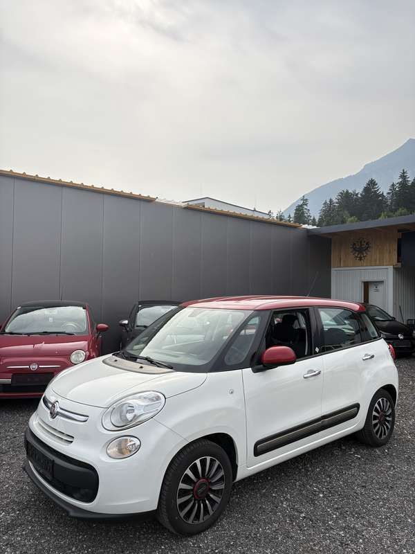 Weiß Gebraucht 2015 Fiat 500L Living Van / Kleinbus | € 7.990 (Fairer Preis) - Bild 1/4