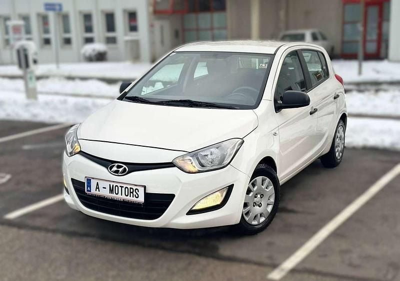 Gebraucht Hyundai i20 Life 86 PS (63 kW) 2013 Weiß Kleinwagen