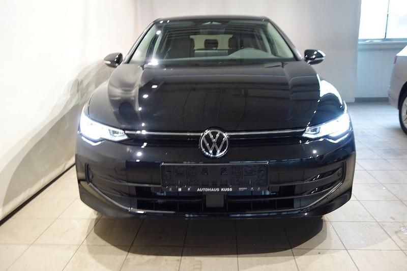 Gebraucht VW Golf VIII 115 PS (84 kW) 2026 Schwarz  metallic Limousine