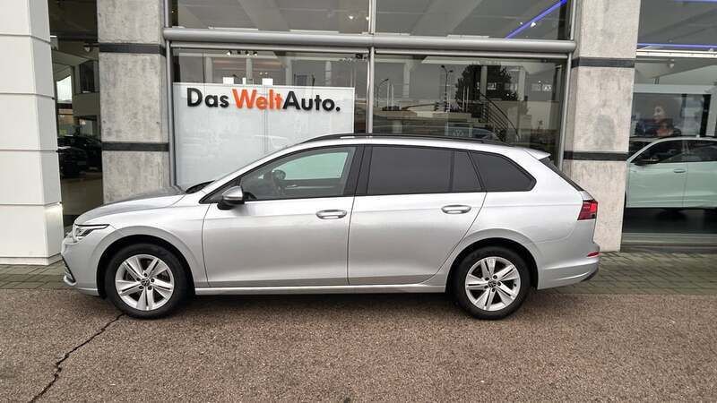 Gebraucht VW Golf VIII Life 115 PS (84 kW) 2023 Silber metallic Kombi