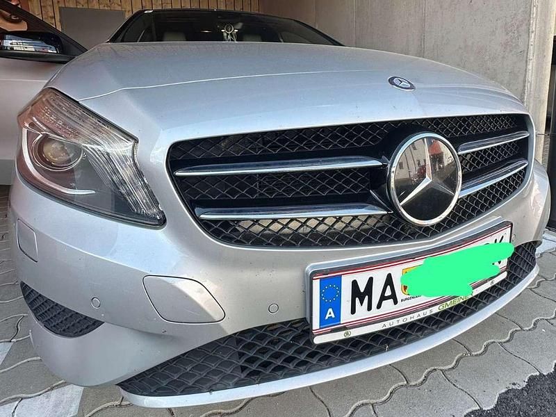 Silber Gebraucht 2014 Mercedes 180 Limousine | € 16.900 - Bild 1/4