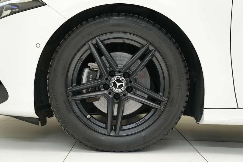 Gebraucht Mercedes A180 Night 136 PS (100 kW) 2023 Weiß Limousine