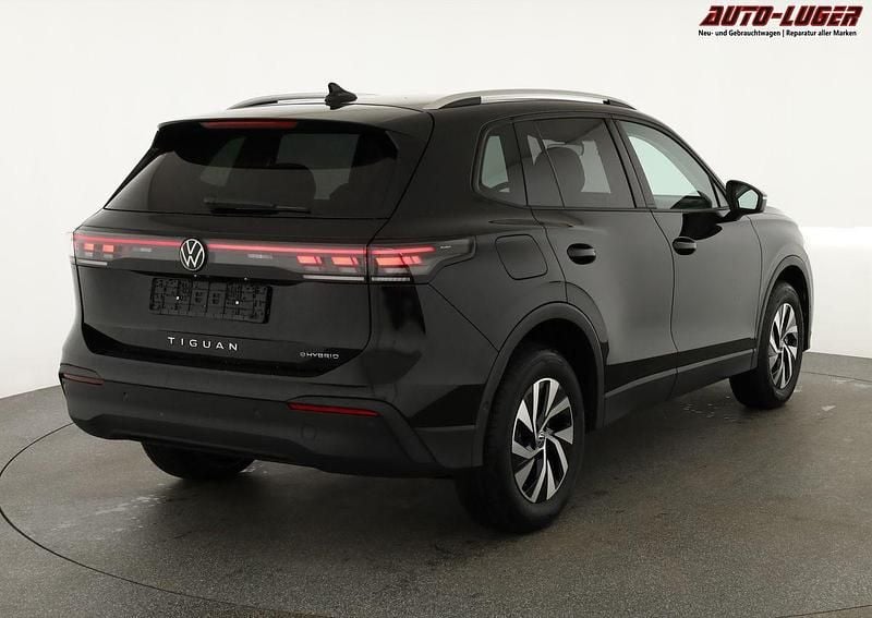 Neu VW Tiguan Life 204 PS (150 kW) 2025 Grenadill schwarz metallic SUV