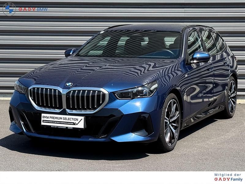 Phytonicblau Gebraucht 2024 BMW 520 M Sport Kombi | € 57.980 (Fairer Preis) - Bild 1/4
