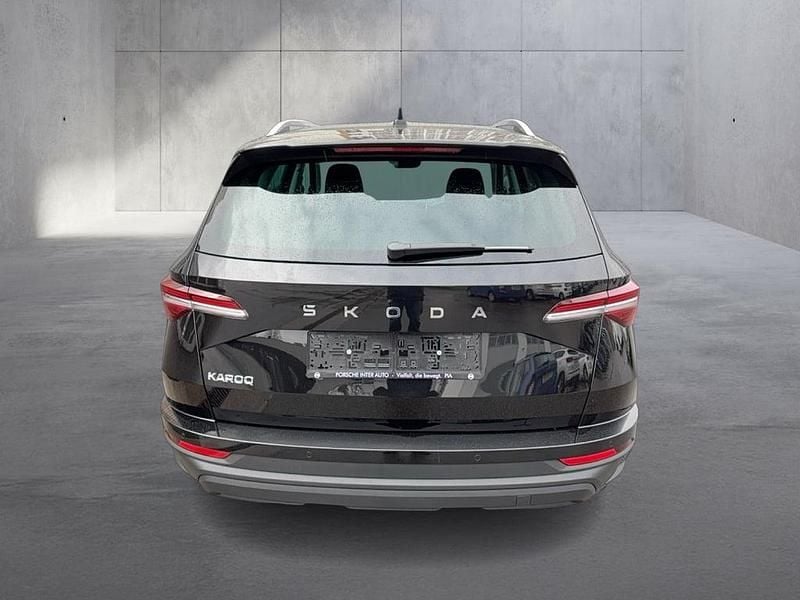 Neu Skoda Karoq Selection 150 PS (110 kW) 2026 Schwarz  metallicperleffektno SUV
