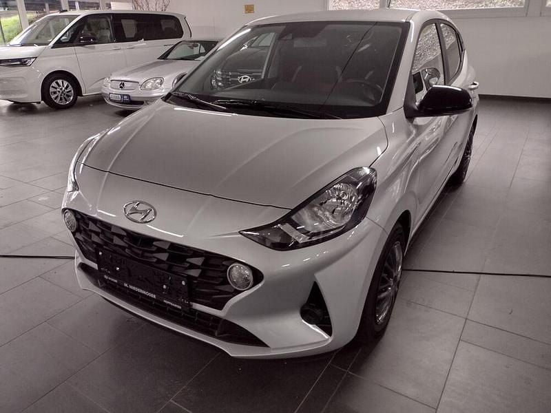 Gebraucht Hyundai i10 Edition 30+ 67 PS (49 kW) 2022 Silber Kleinwagen