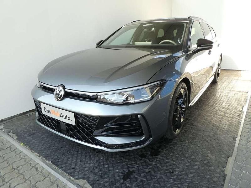 Gebraucht VW Passat R-line 150 PS (110 kW) 2025 Grau Kombi