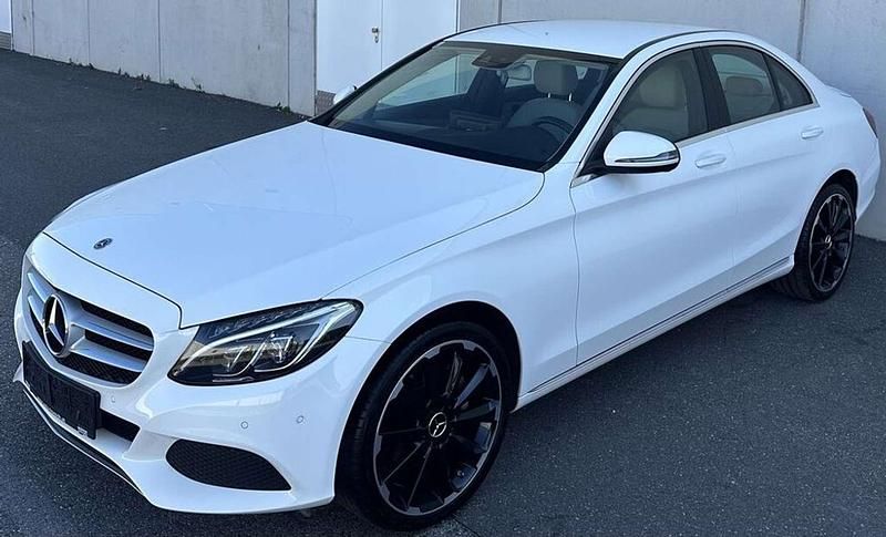 Weiß Gebraucht 2018 Mercedes C220 Edition 1 Limousine | € 27.990 (Superpreis) - Bild 1/4