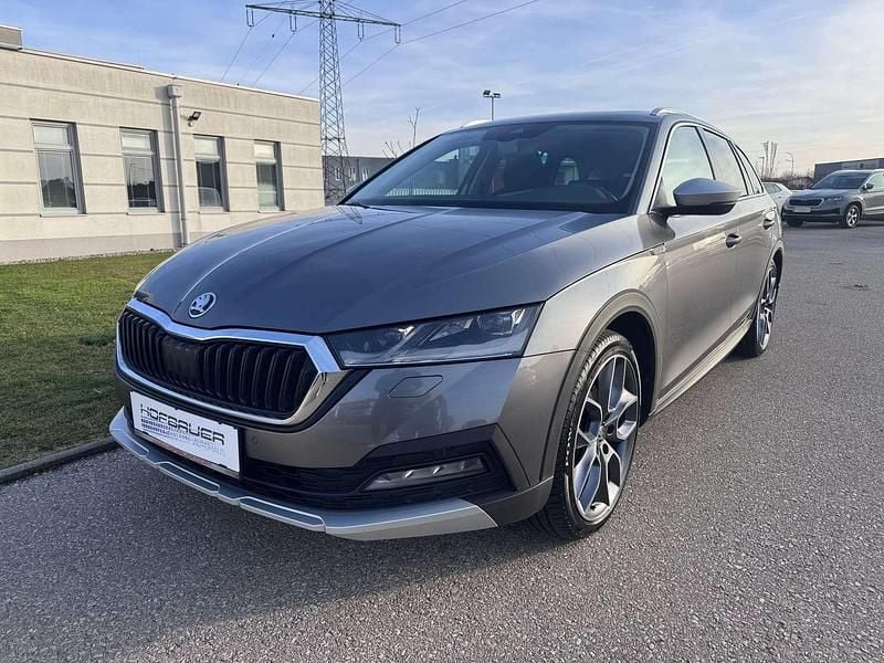 Mittelgrau metallic Gebraucht 2023 Skoda Octavia Kombi | € 33.990 - Bild 1/4