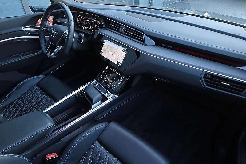 Gebraucht Audi e-tron Ambiente 369 kW (503 PS) 2022 Grau SUV