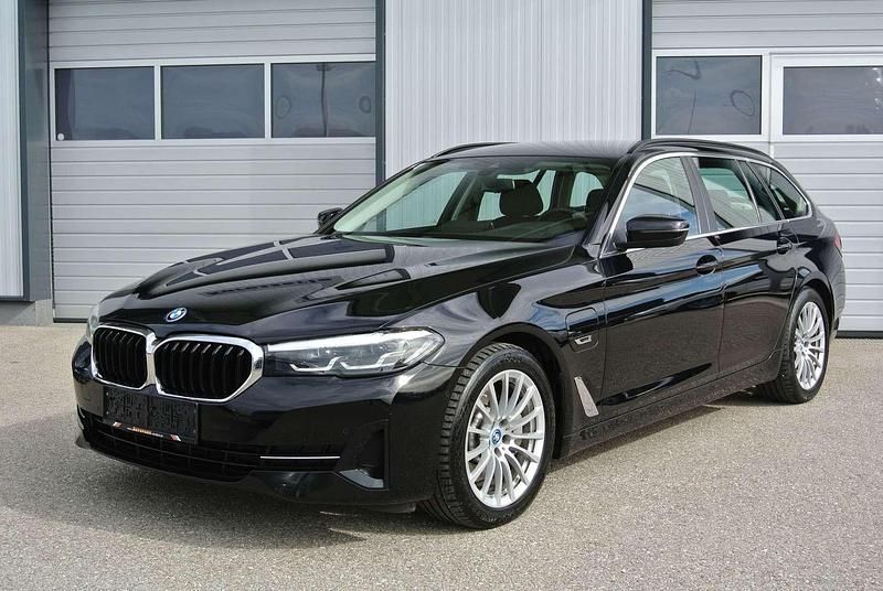 Schwarz Gebraucht 2021 BMW 530e Sport Line Kombi | € 30.900 (Guter Preis) - Bild 1/4