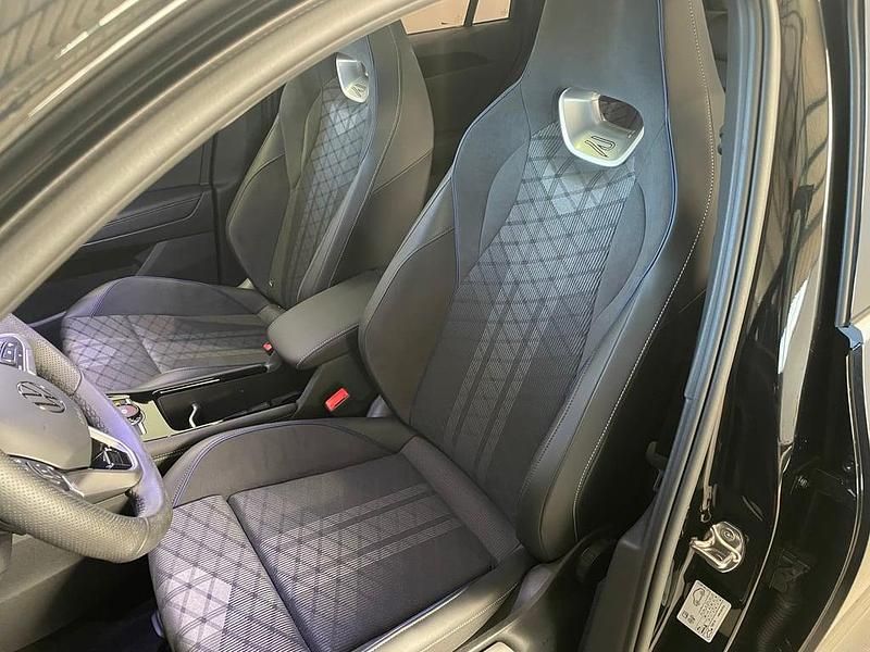 Gebraucht VW Tiguan Sport 150 PS (110 kW) 2025 Schwarz  metallic SUV