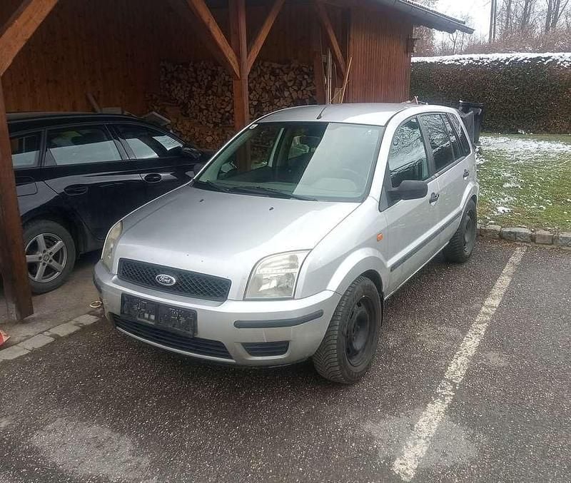 Gebraucht Ford Fusion Trend 80 PS (58 kW) 2002 Silber Kleinwagen