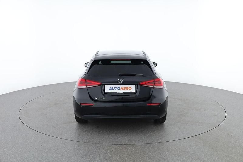 Gebraucht Mercedes A180 116 PS (85 kW) 2018 Schwarz Limousine