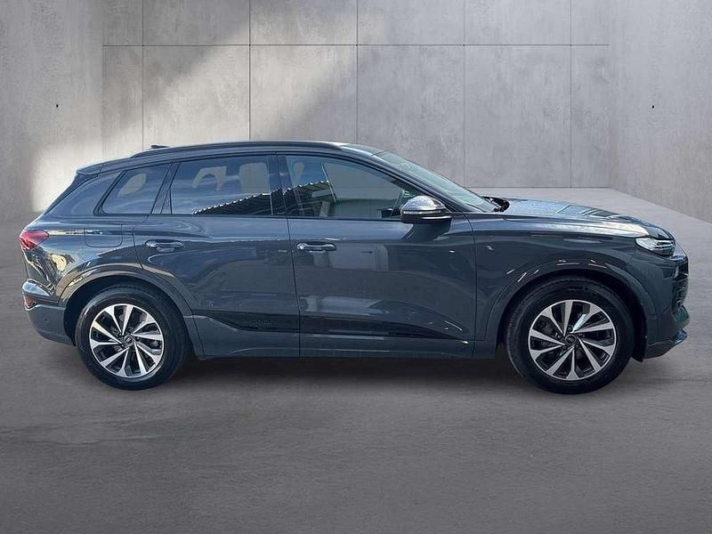 Gebraucht Audi Q6 e-tron Ambiente 284 kW (387 PS) 2024 Hellgrau  metallic SUV