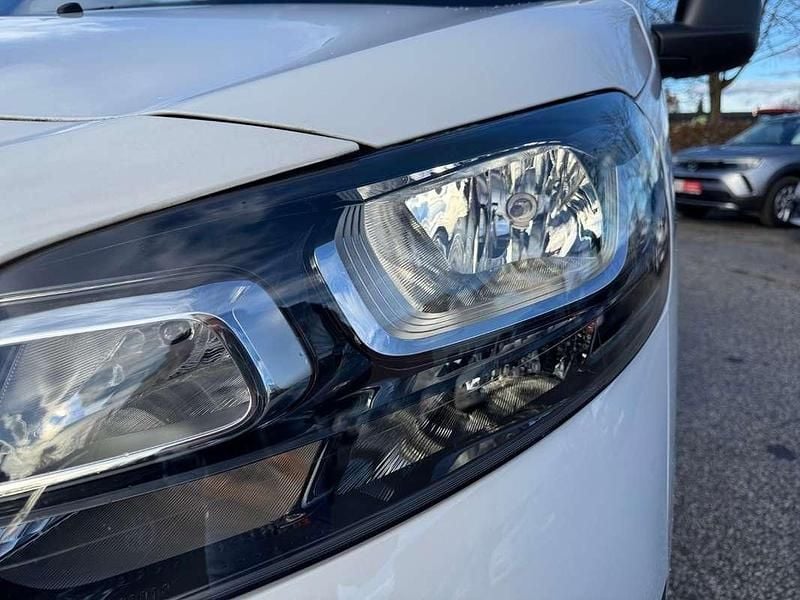 Neu Opel Vivaro-e Combi Edition 100 kW (136 PS) 2025 Weiß Van