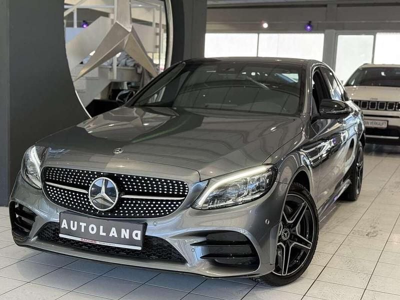 Grau Gebraucht 2019 Mercedes C220 AMG line Limousine | € 31.900 (Guter Preis) - Bild 1/4