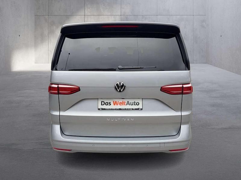 Neu VW Multivan Business 150 PS (110 kW) 2025 Silber  metallic Van