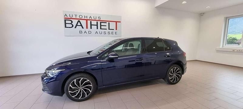 Gebraucht VW Golf VIII Life 110 PS (80 kW) 2022 Mittelblau  metallic Limousine