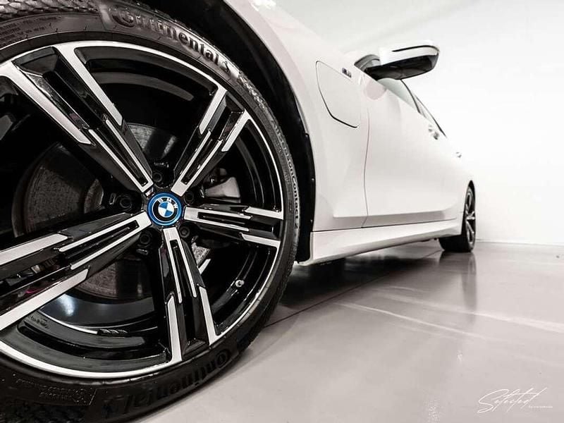 Gebraucht BMW 320e M Sport 204 PS (150 kW) 2023 Weiß Kombi