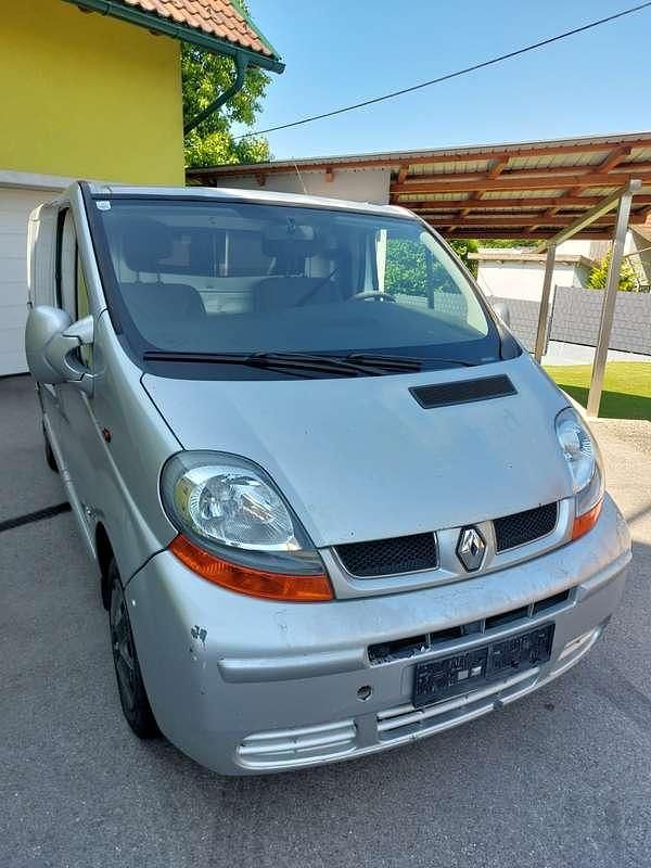 Silber Gebraucht 2003 Renault Trafic Van / Kleinbus | € 3.800 (Fairer Preis) - Bild 1/4