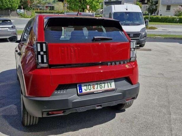 Neu Fiat Grande Panda Red 83 kW (113 PS) 2025 Rot Kleinwagen