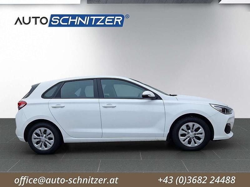 Gebraucht Hyundai i30 120 PS (88 kW) 2020 Weiß Limousine
