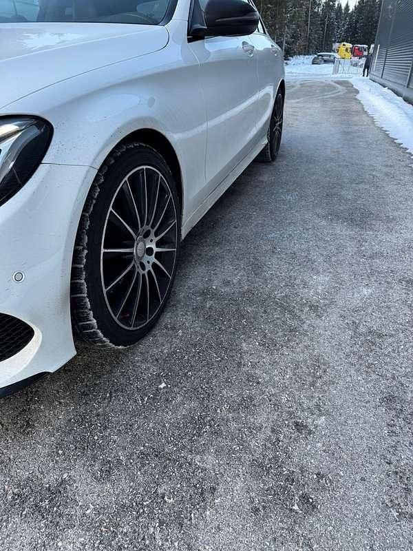 Gebraucht Mercedes C180 AMG line 116 PS (85 kW) 2015 Limousine