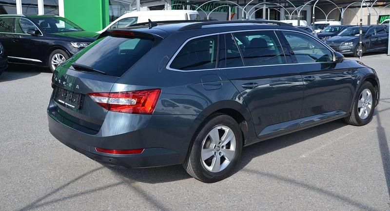 Gebraucht Skoda Superb 150 PS (110 kW) 2021 Grau Kombi