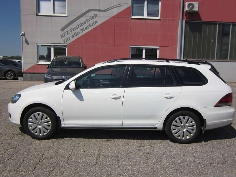 Gebraucht VW Golf VI 105 PS (77 kW) 2011 Weiß Kleinwagen