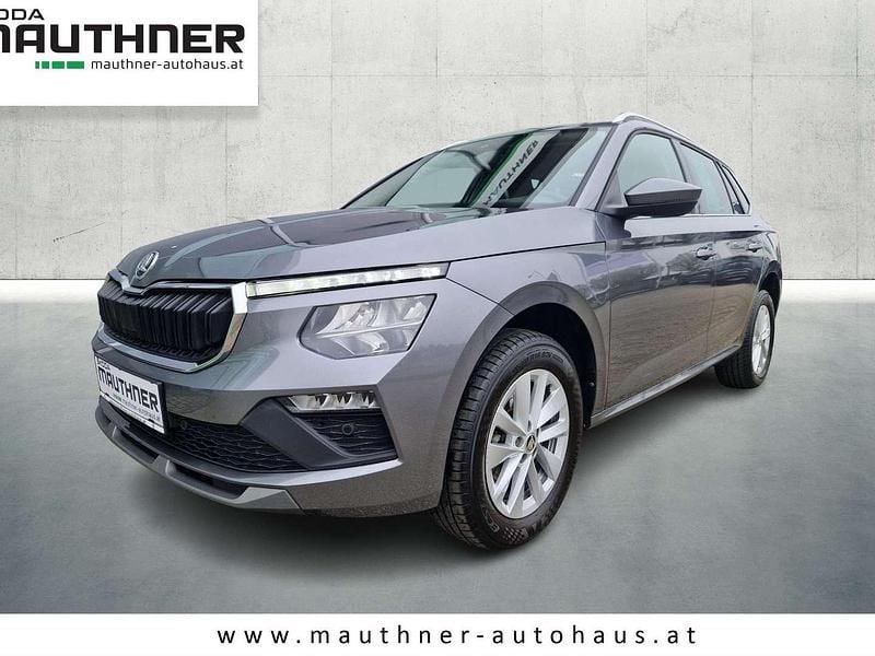Mittelgrau metallic Gebraucht 2024 Skoda Kamiq Selection SUV | € 23.990 (Superpreis) - Bild 1/4