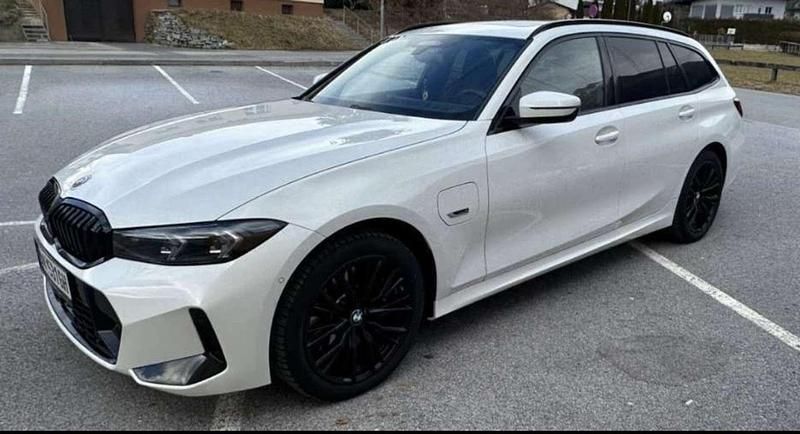 Gebraucht BMW 330e M Sport 184 PS (135 kW) 2023 Weiß Kombi