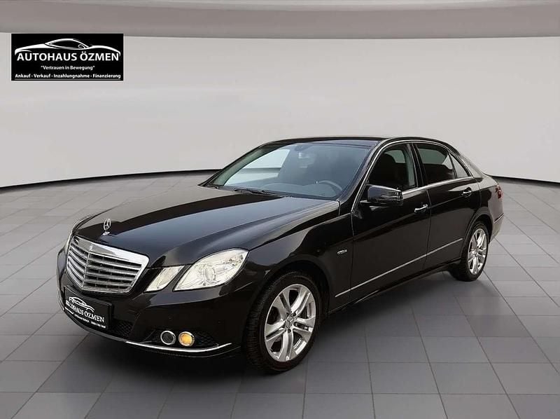 Schwarz Gebraucht 2009 Mercedes E220 Avantgarde Limousine | € 10.900 (Fairer Preis) - Bild 1/4