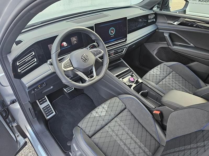 Neu VW Tiguan Sport 204 PS (150 kW) 2025 Silber  metallic SUV