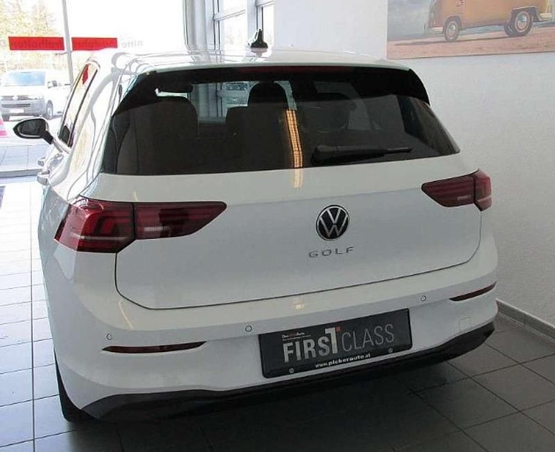 Gebraucht VW Golf VIII 116 PS (85 kW) 2024 Weiß Limousine
