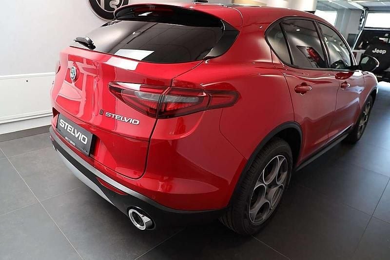 Gebraucht Alfa Romeo Stelvio 190 PS (139 kW) 2021 Rot SUV