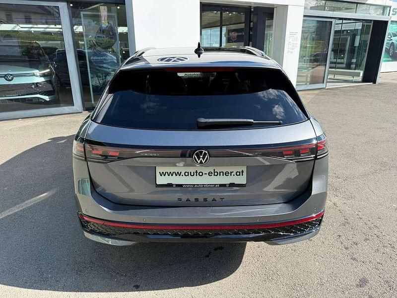 Neu VW Passat Sport 150 PS (110 kW) 2025 Mittelgrau  normal Kombi