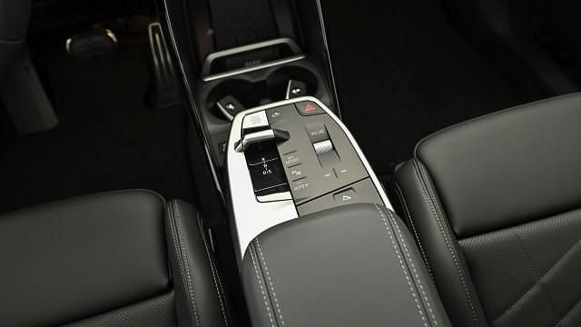 Gebraucht BMW 218 136 PS (100 kW) 2024 Skyscraper grau met. Kombi