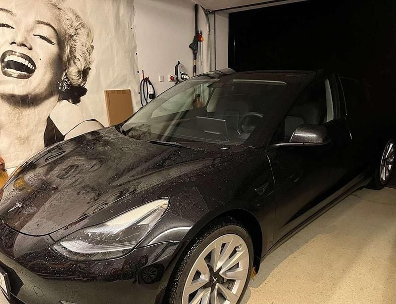 Schwarz Gebraucht 2022 Tesla Model 3 Long Range AWD Limousine | € 30.400 (Fairer Preis) - Bild 1/4
