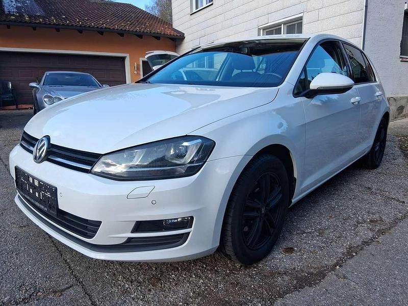 Weiß Gebraucht 2016 VW Golf Limousine | € 9.990 (Guter Preis) - Bild 1/4
