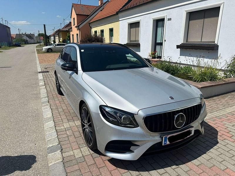 Gebraucht 2019 Mercedes E220 AMG line Kombi | € 35.590 (Etwas zu teuer) - Bild 1/4