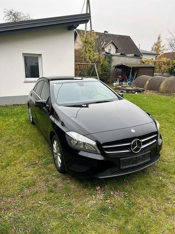 Gebraucht 2015 Mercedes A180 Limousine | € 14.750 (Fairer Preis) - Bild 1/4