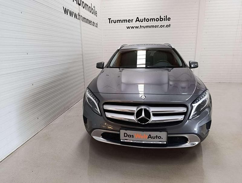 Gebraucht Mercedes GLA180 109 PS (80 kW) 2016 Grau SUV