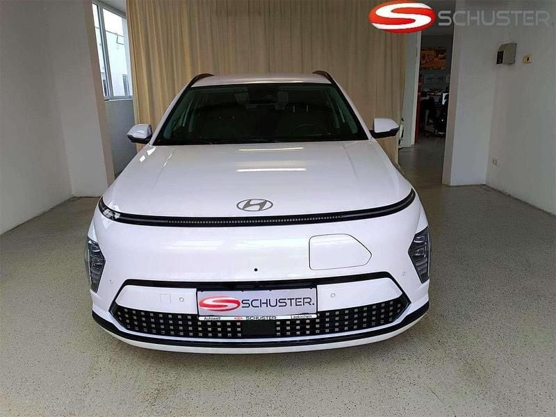 Atlasweiss Gebraucht 2023 Hyundai Kona SUV | € 32.920 (Fairer Preis) - Bild 1/4