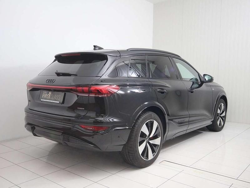 Gebraucht Audi Q6 e-tron Ambiente 284 kW (387 PS) 2025 Schwarz  metallicperleffektno SUV