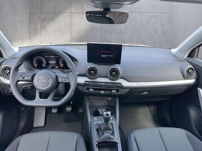 Neu Audi Q2 Admired 116 PS (85 kW) 2025 Schwarz  normal SUV