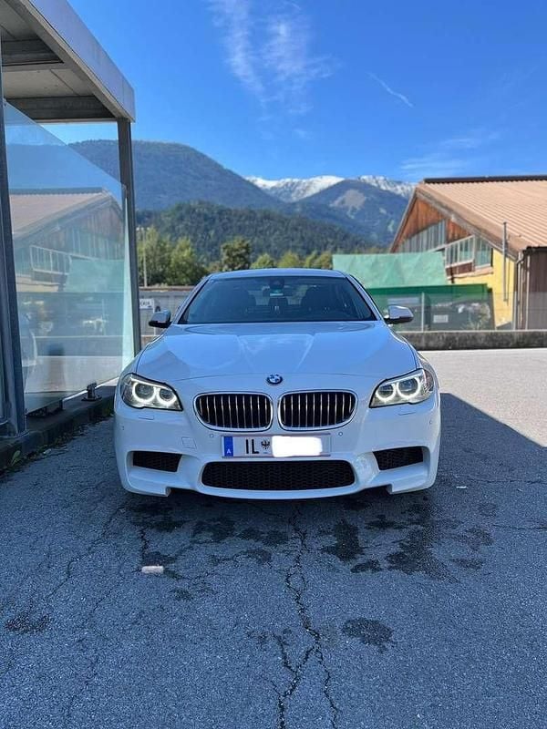 Weiß Gebraucht 2014 BMW 520 Limousine | € 16.600 (Fairer Preis) - Bild 1/4
